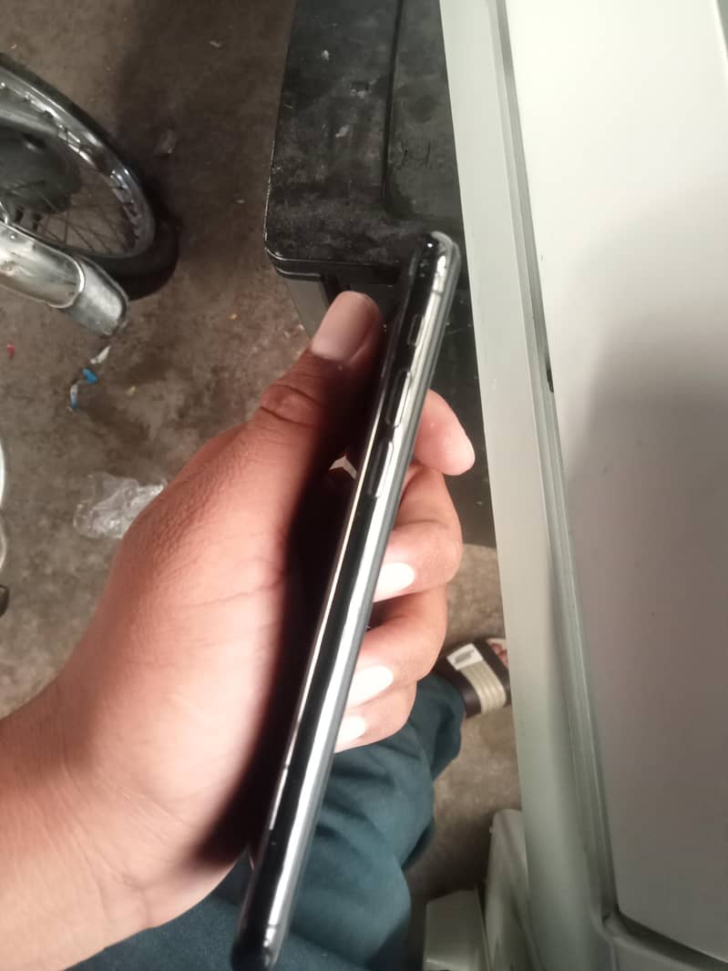 Apple iPhone XS 3
