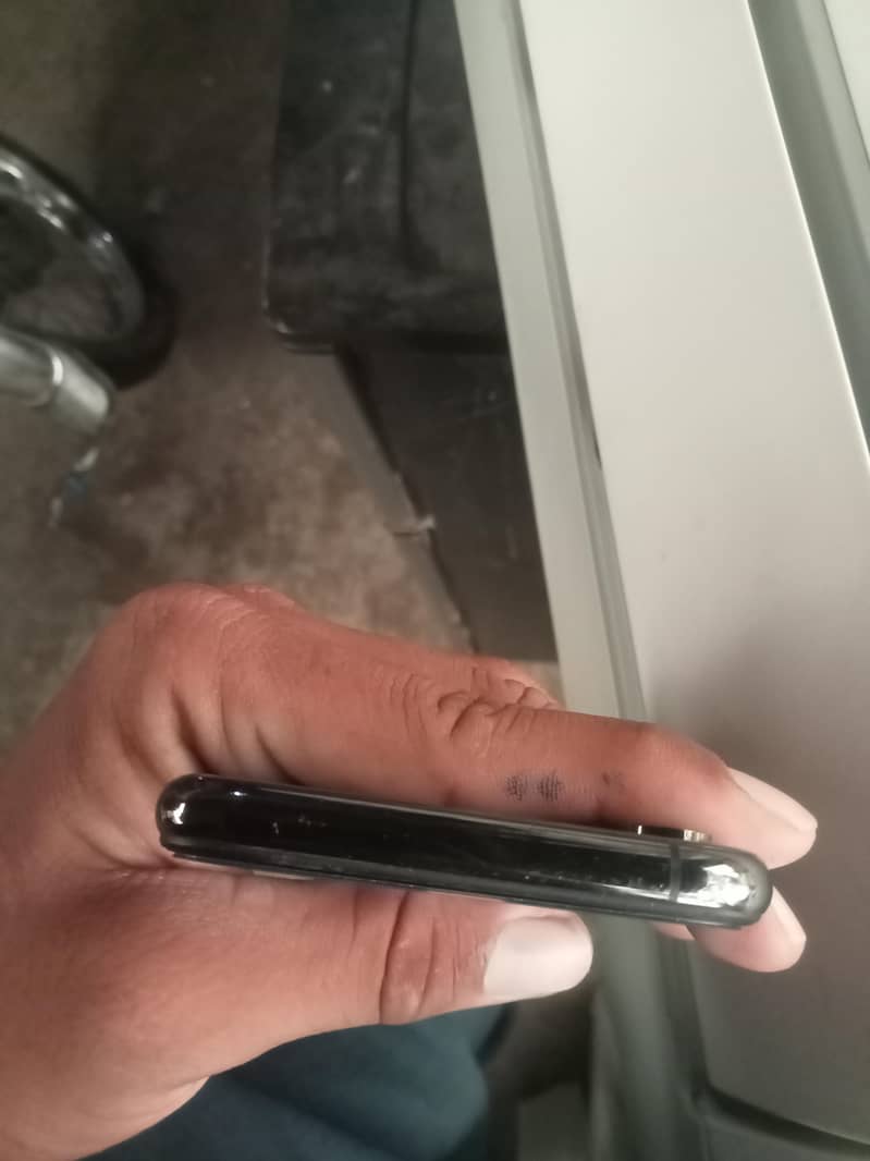 Apple iPhone XS 5