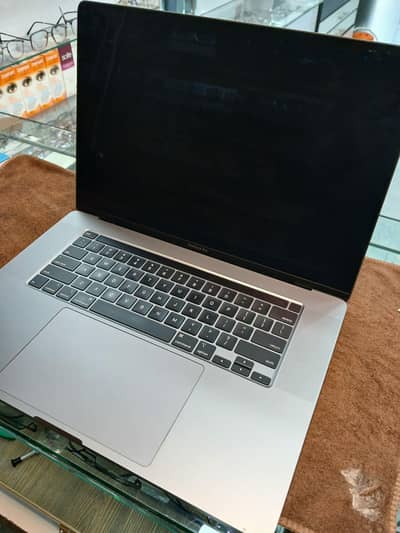 Apple MacBook Pro 16-inch (2019)