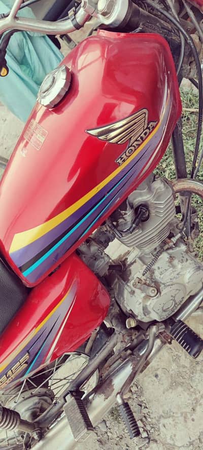 Honda 125 10/10/ kandeshan hare chez ok ha  jas Bhai ko chay Wo he eab