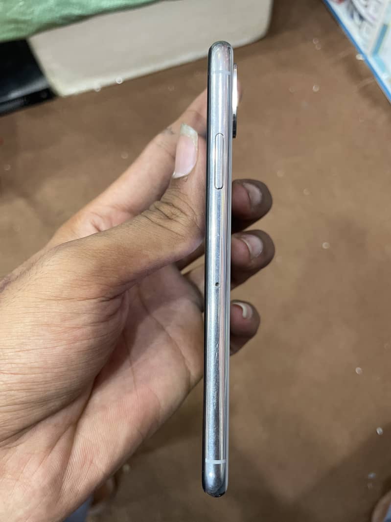 Apple iPhone X 3