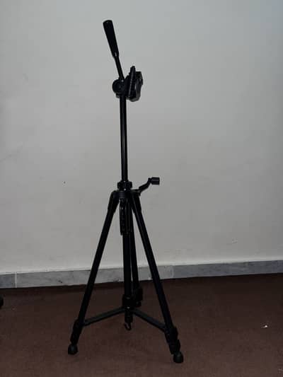 Tripod Stand 5 Ft Good condition