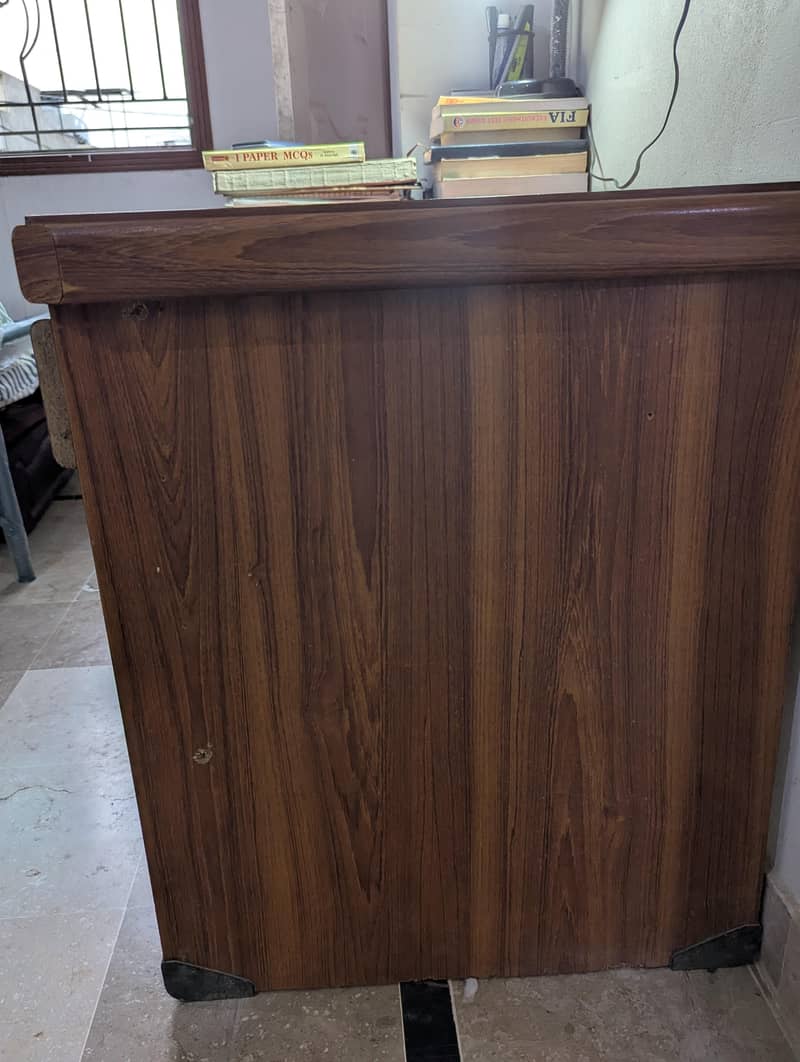 STUDY TABLE AND CHAIR 4