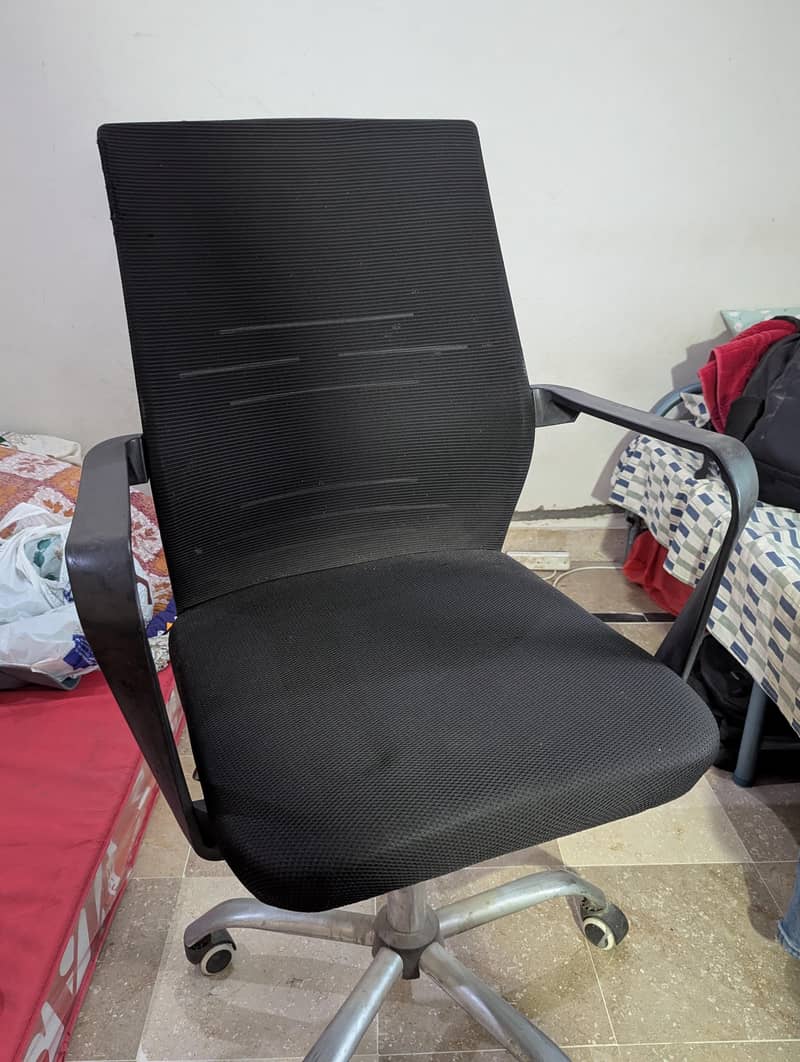 STUDY TABLE AND CHAIR 5