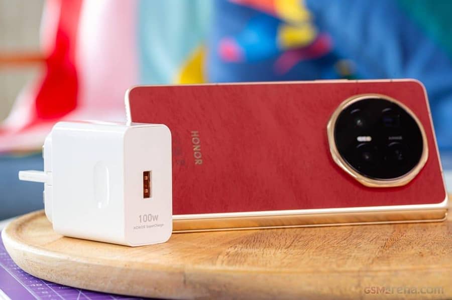Honor Magic V6 4