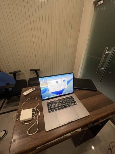 Apple macbook pro core i7 2019 16 inch model