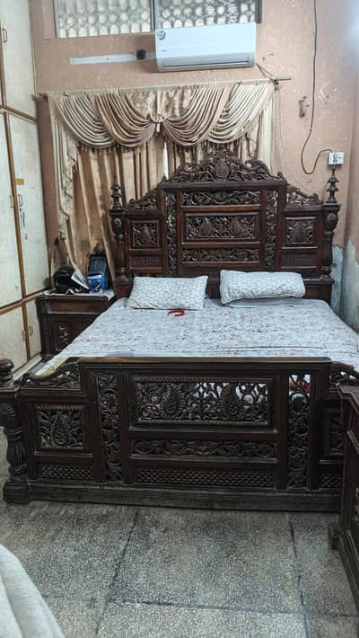 chinioti polished wooden bed