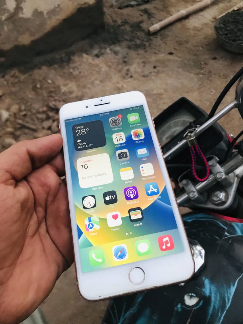 Apple iPhone 8 Plus 1