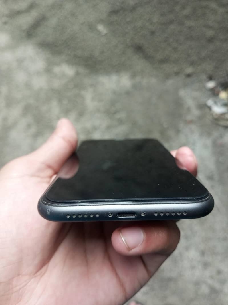 Apple iPhone 11 3