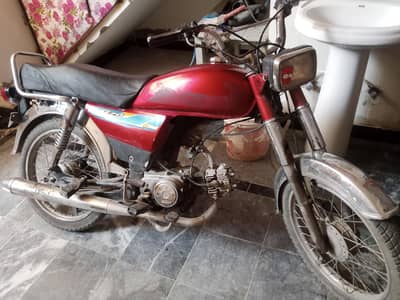 bike ok ha Sirf copy ha wo bee raf ha Nazar Kuch nhii ata