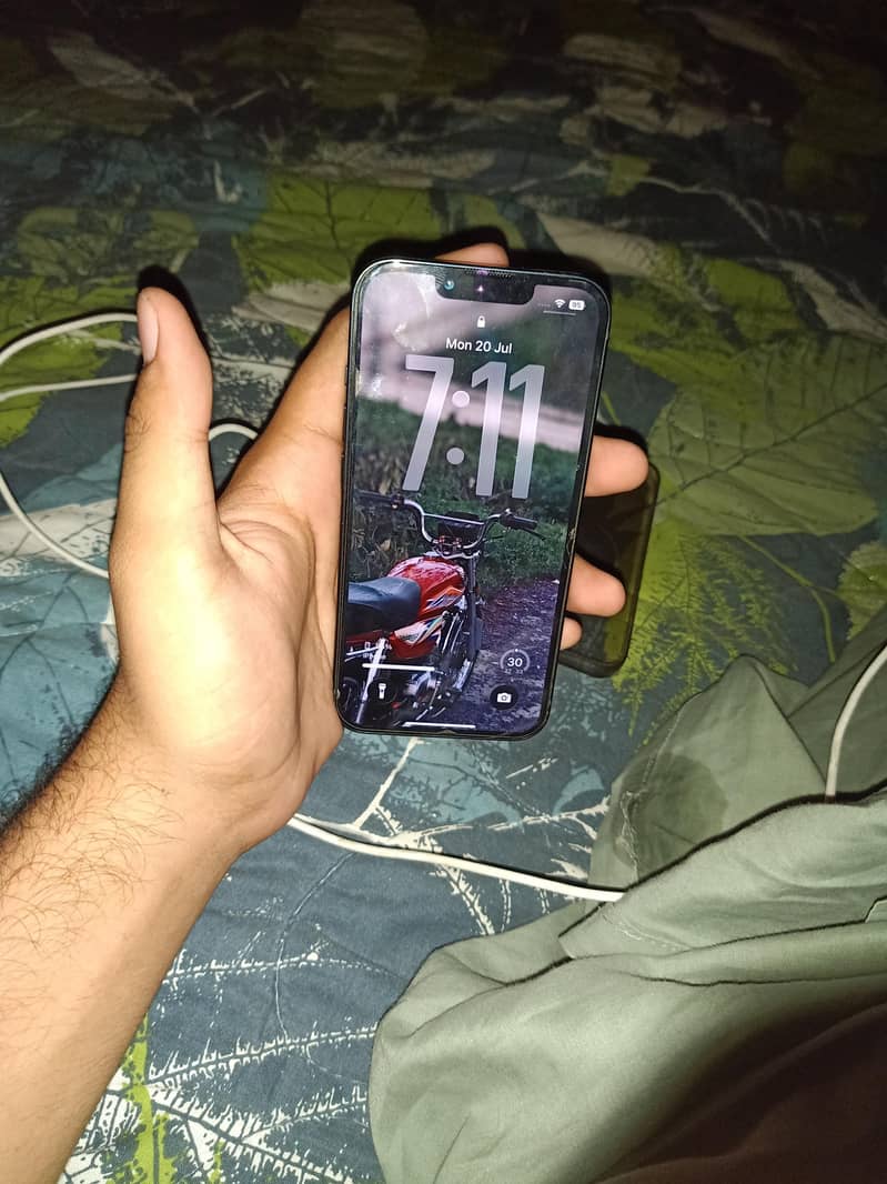 Apple iPhone 13 1