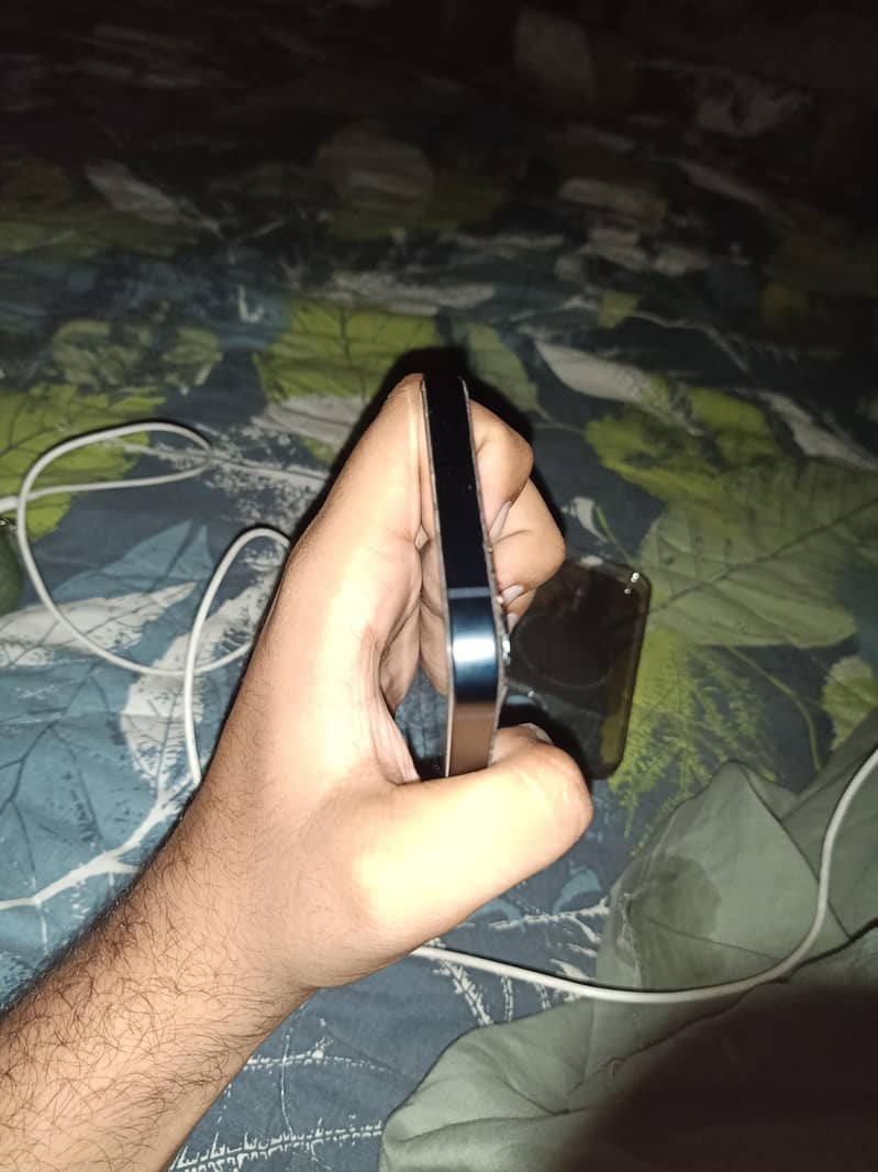 Apple iPhone 13 3