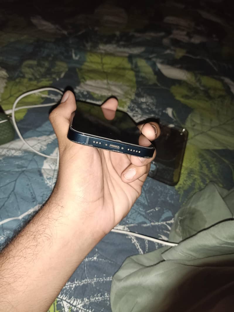 Apple iPhone 13 7