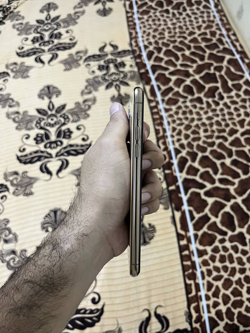 Iphone 11 Pro Max 4