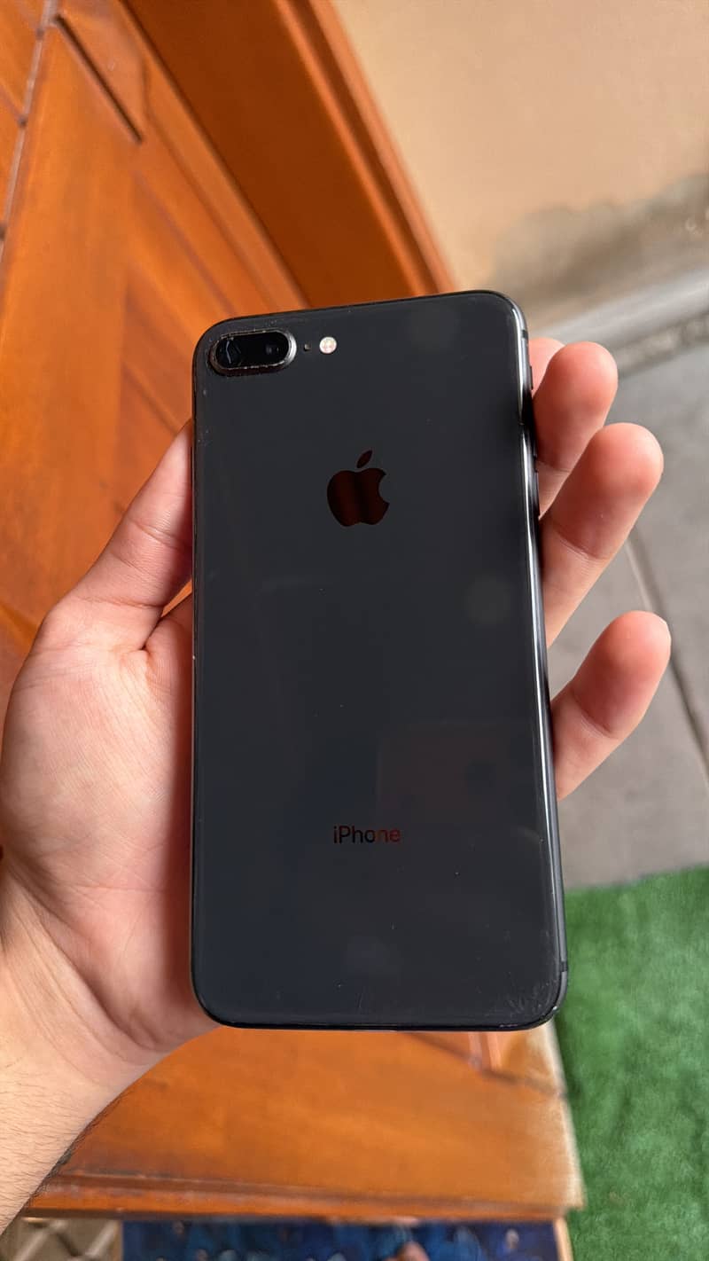 Apple iPhone 8 Plus 1