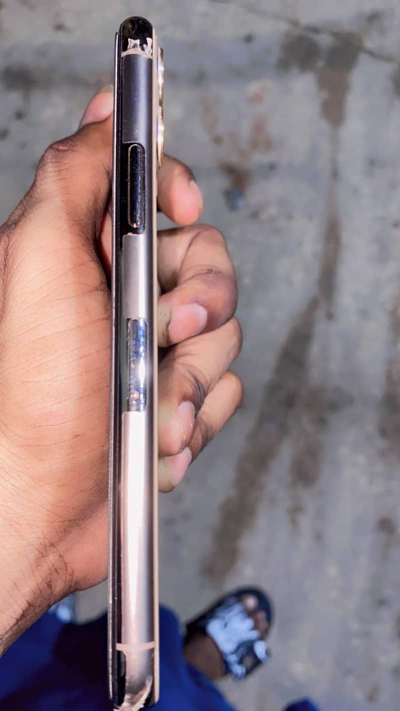 Apple iPhone 11 Pro 2