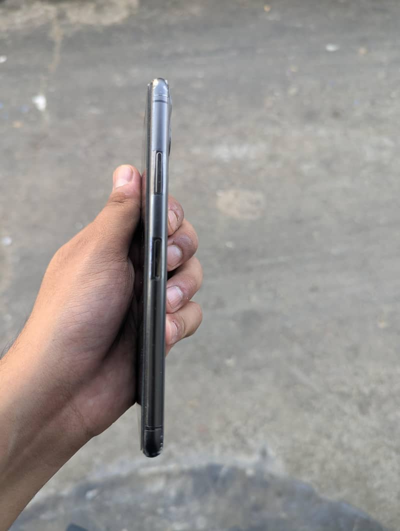 Apple iPhone 11 Pro Max 3