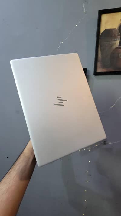 HP LAPTOP AMD RYZEN 5 PRO 2500U 1GB GPU 8GB ram