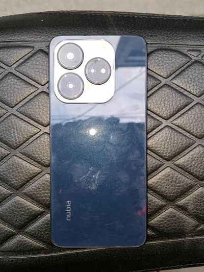 ZTE nubia V60 design