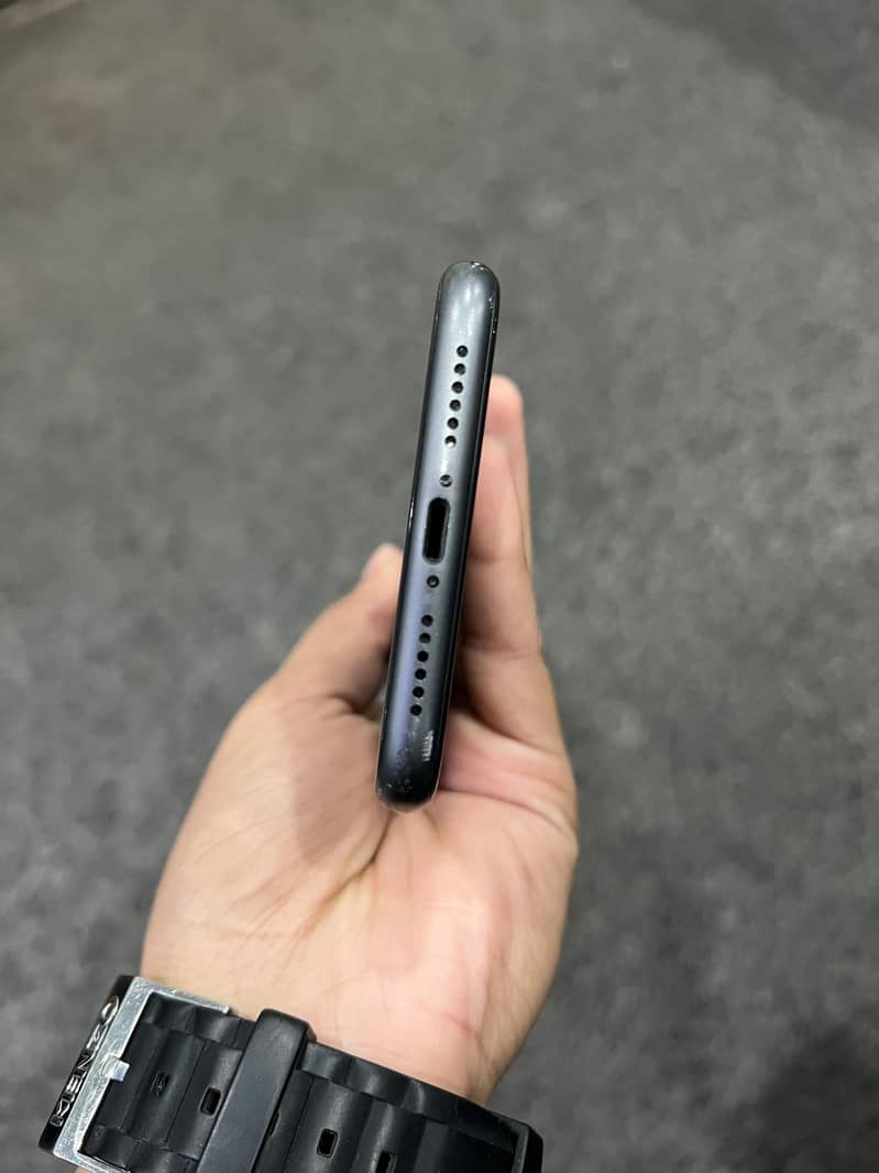 Apple iPhone 11 3