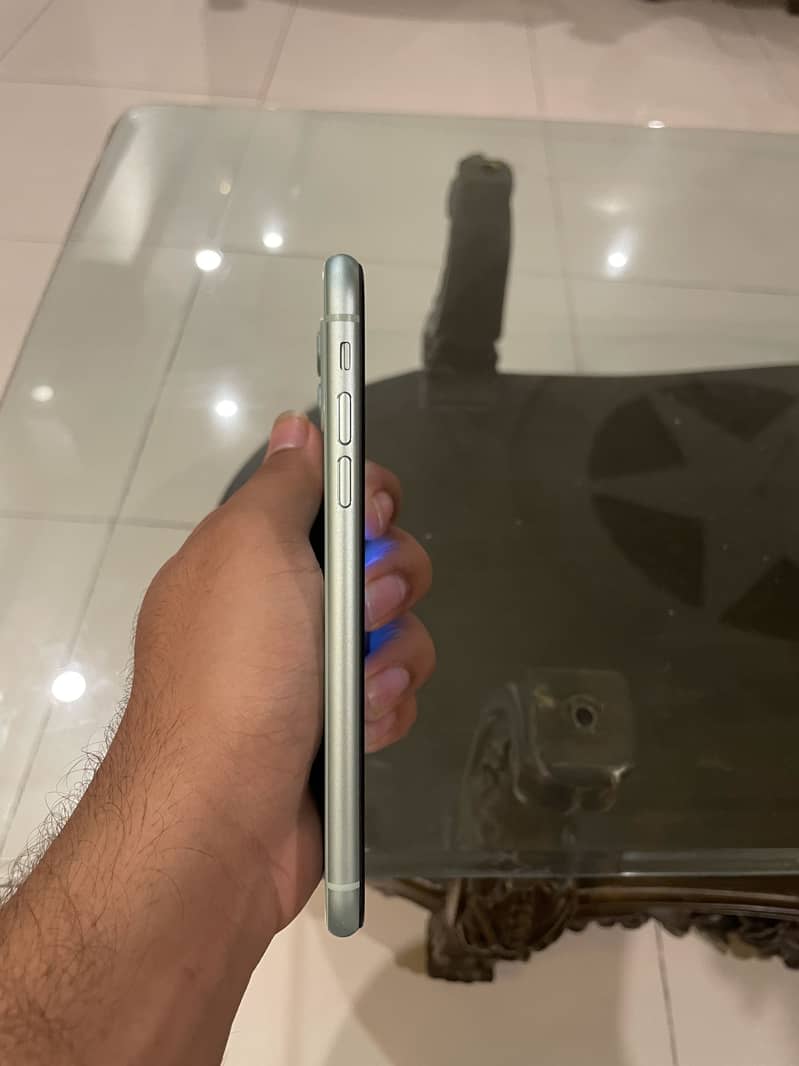 iPhone 11 2