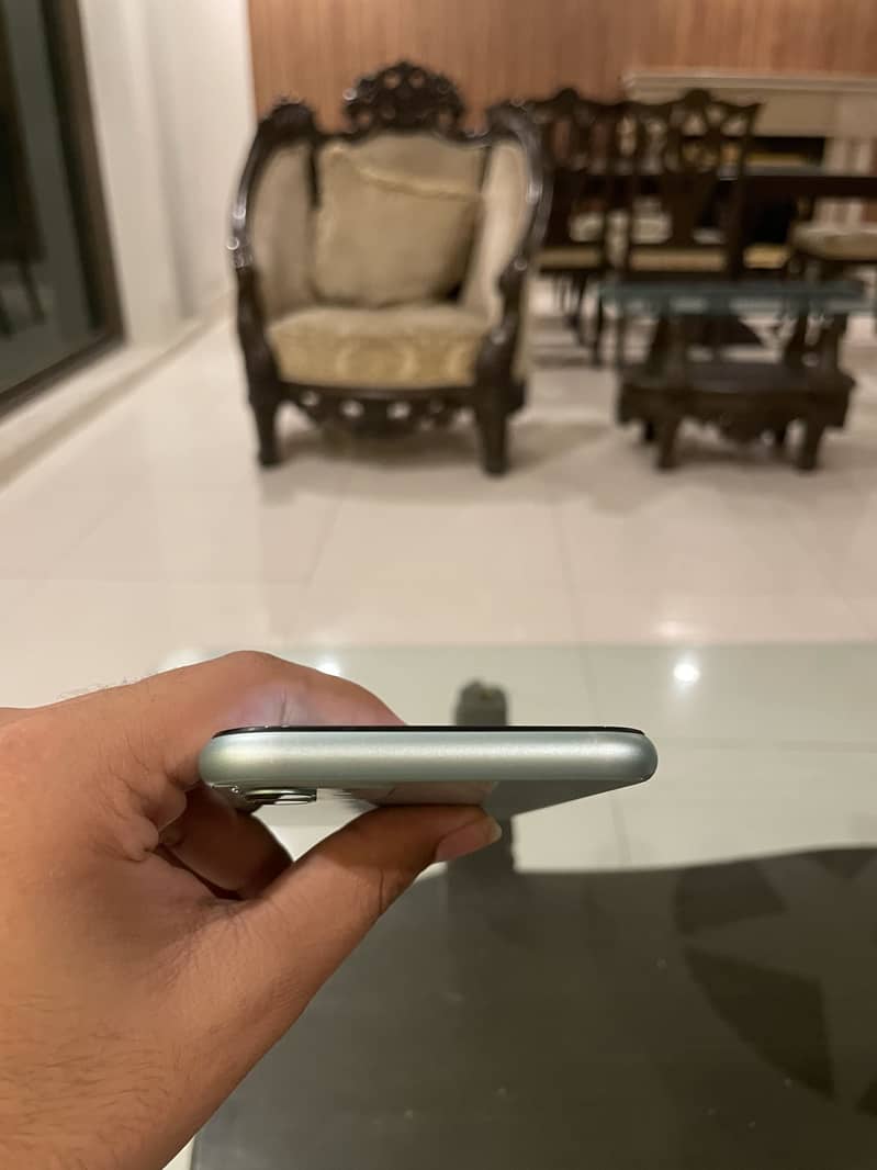 iPhone 11 3