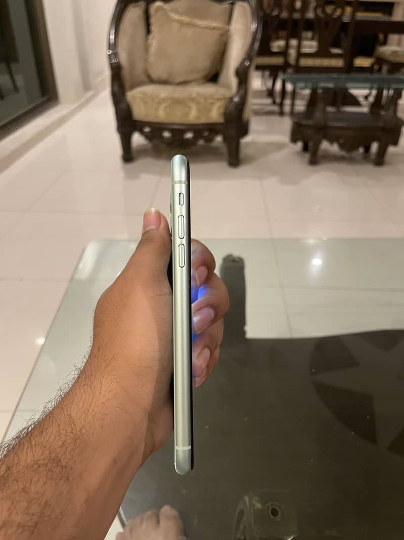 iPhone 11 5
