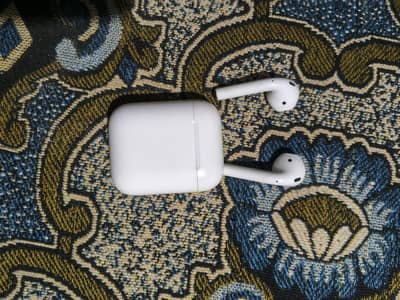 Apple earbuds 2nd generation