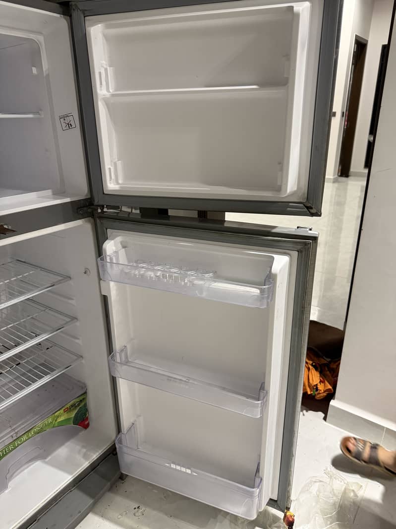 Good condition Refrigerator 4