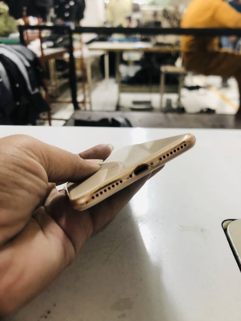 Apple iPhone 8 Plus 3