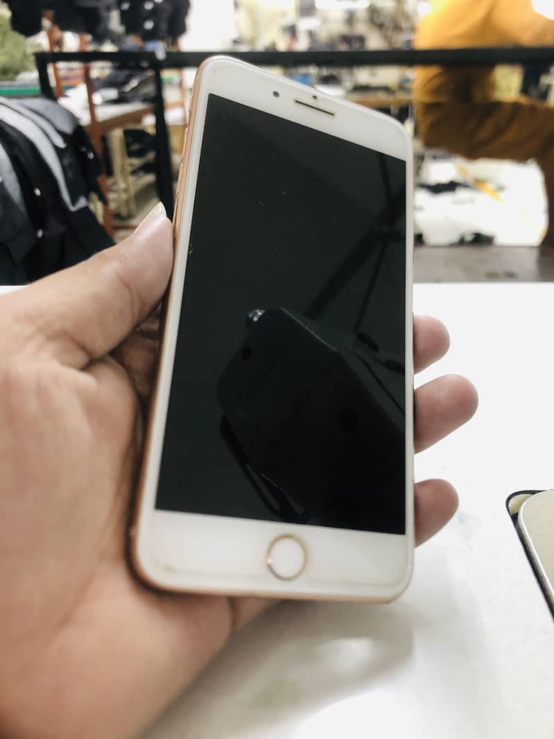 Apple iPhone 8 Plus 6