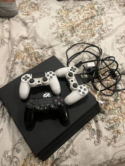 PS4 Pro x3 controllers
