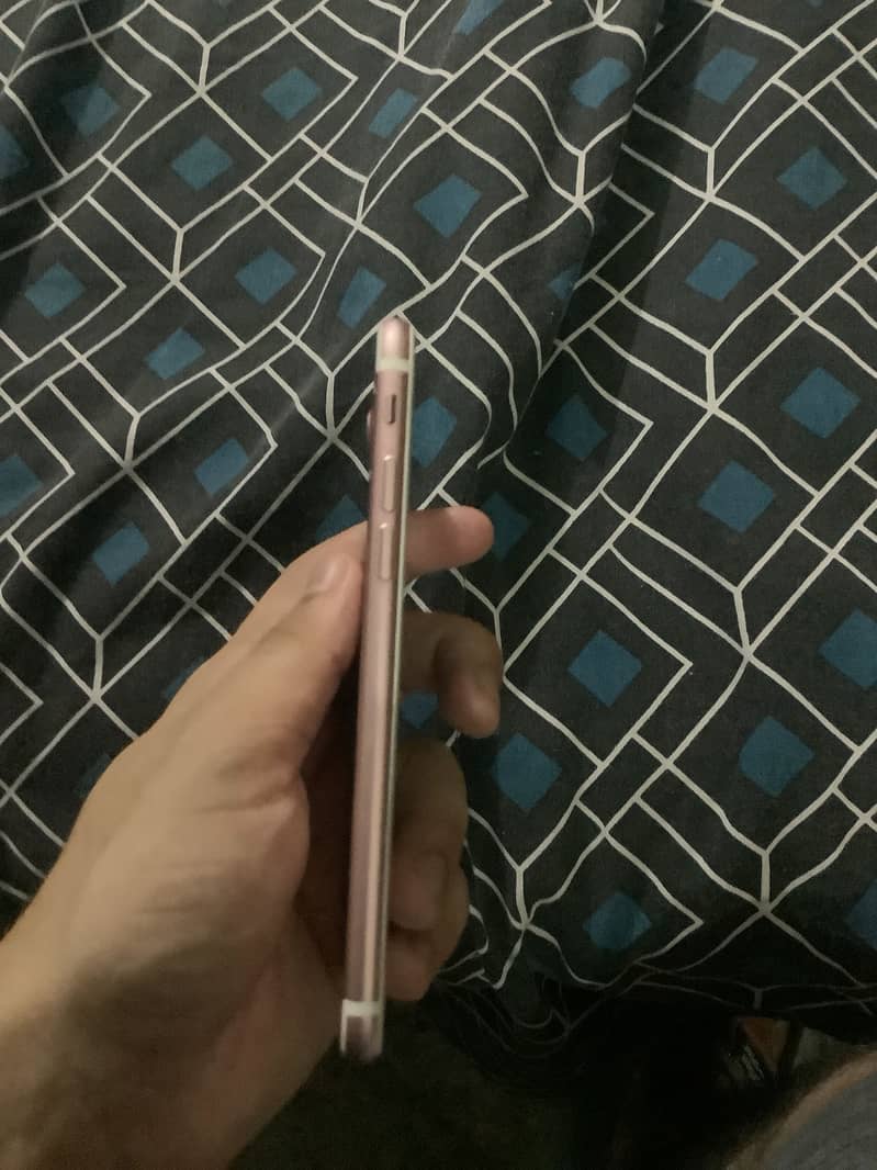 Apple iPhone 7 1
