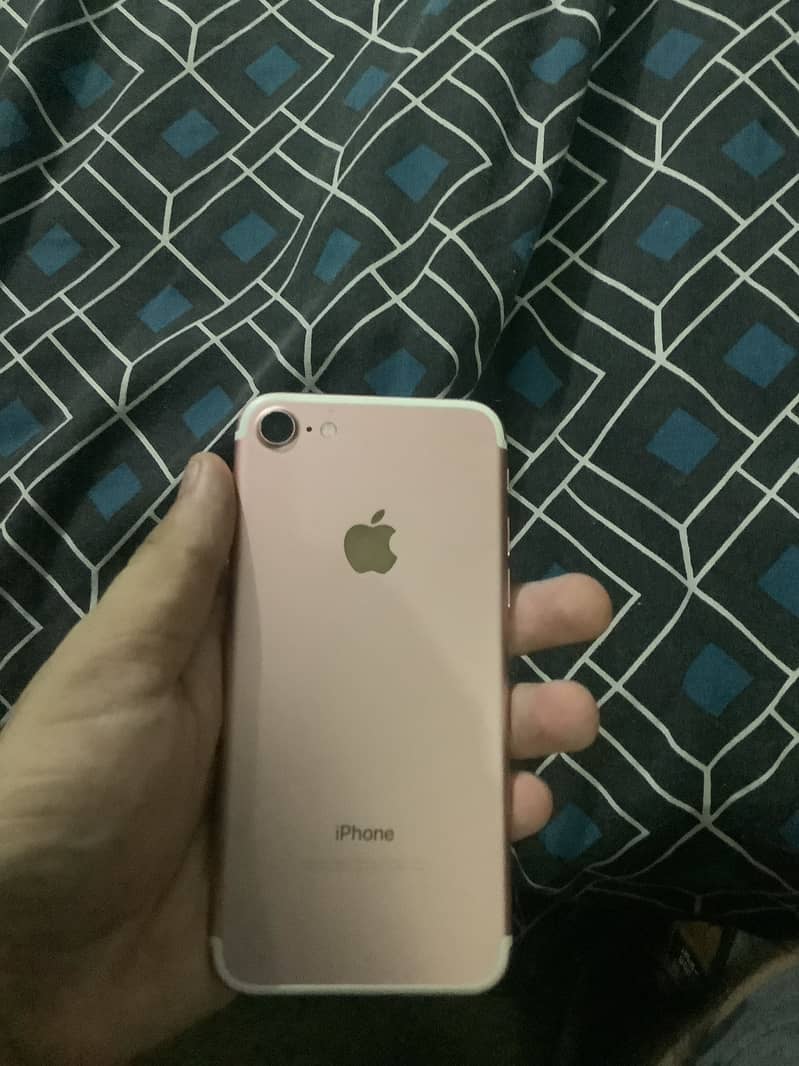 Apple iPhone 7 2