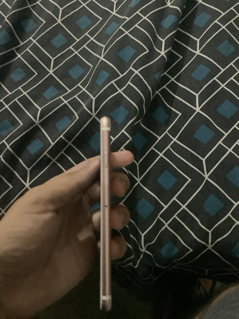 Apple iPhone 7 3