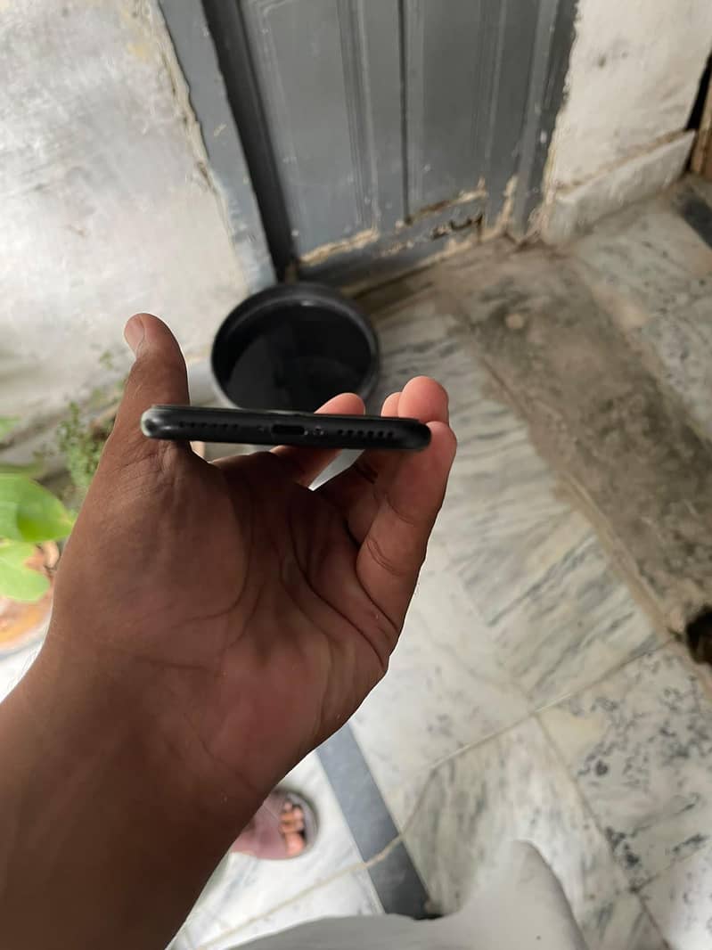 Apple iPhone 7 1