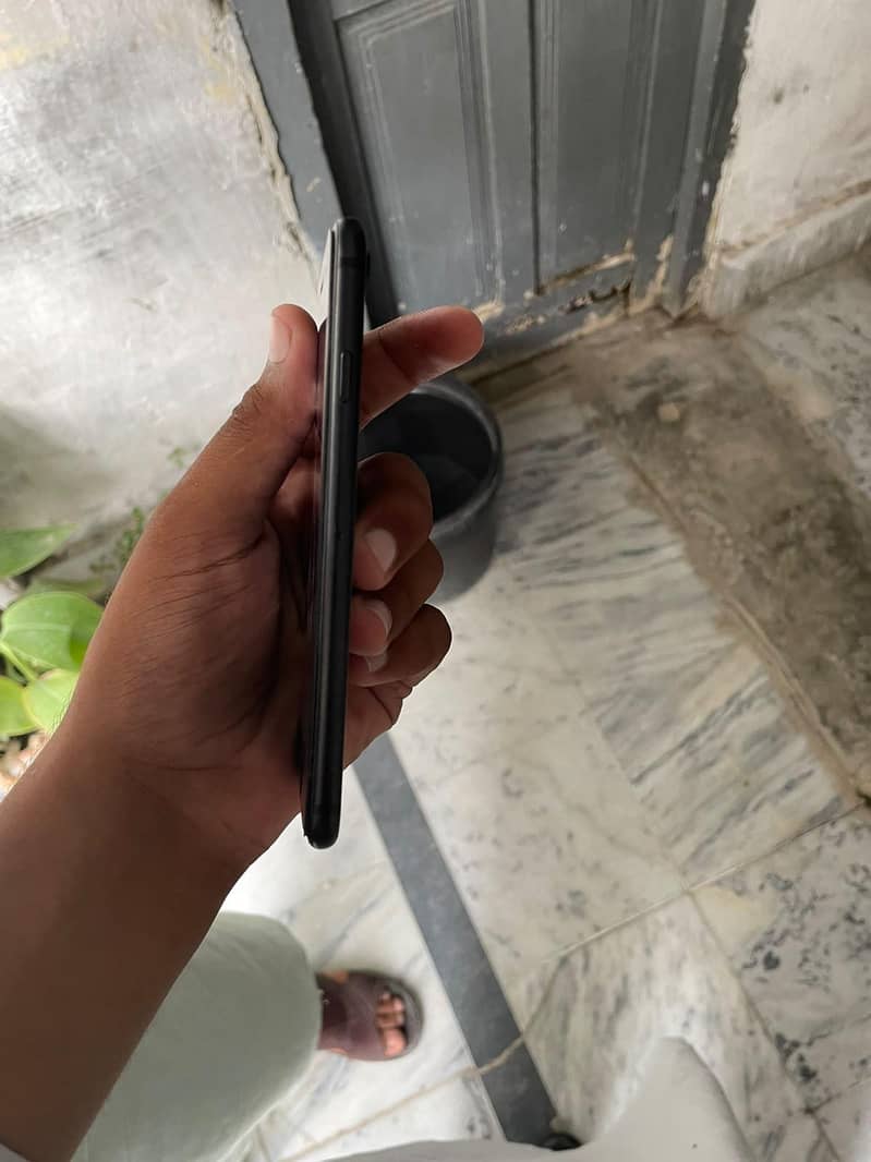 Apple iPhone 7 3