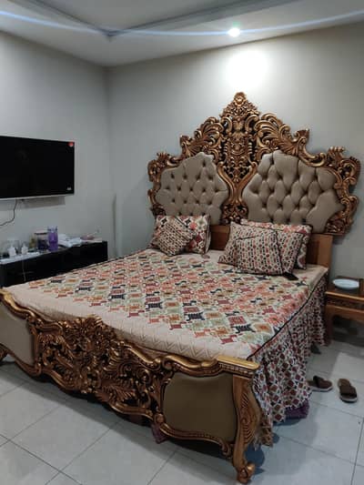 BED AND DRESSING FOR SALE ON URGENT BASIS