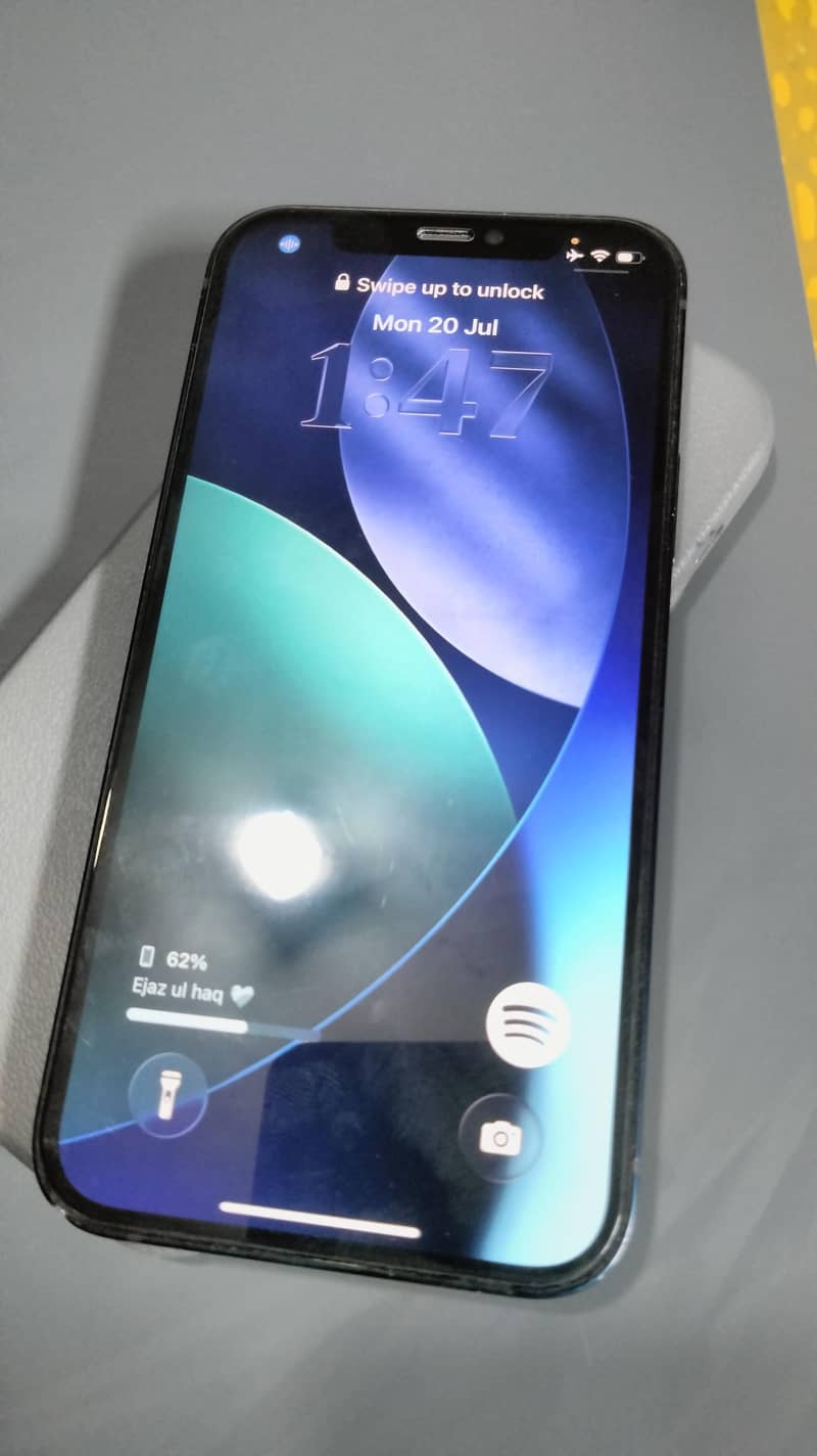 Apple iPhone 12 4