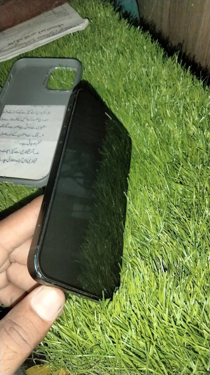 Apple iPhone 12 6