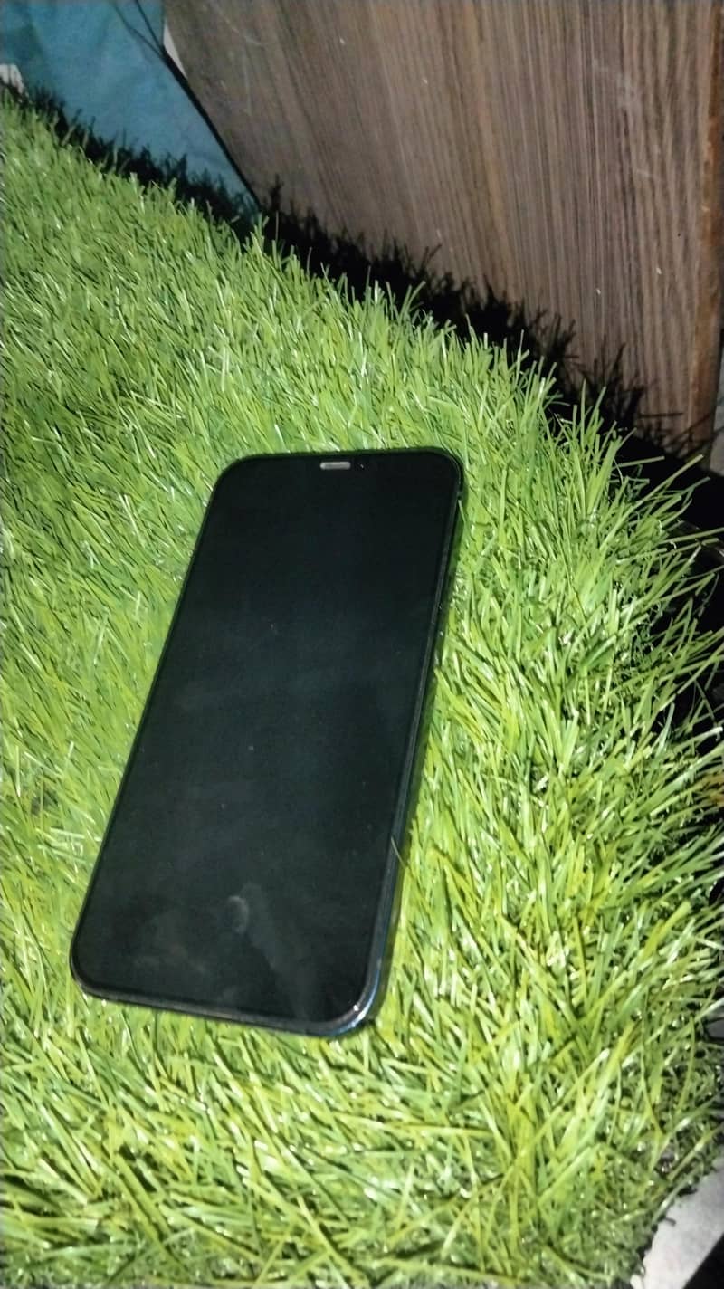 Apple iPhone 12 11
