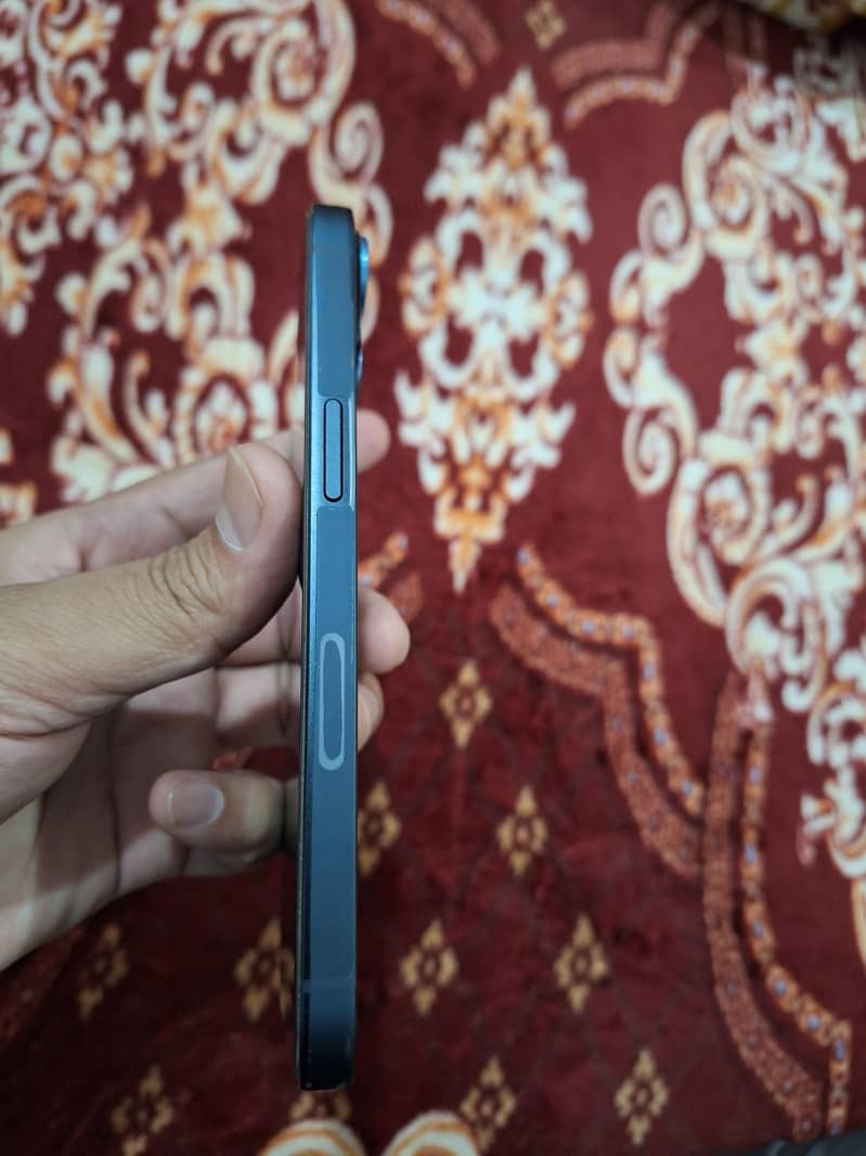 Apple iPhone 13 4