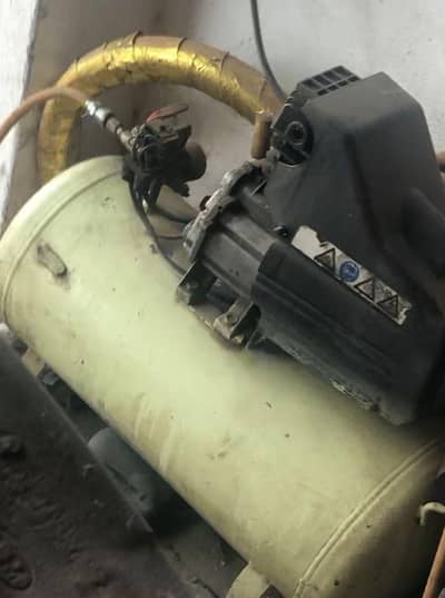 HEAVY DUTY AIR COMPRESSOR 220 v - 50L tank work shop use