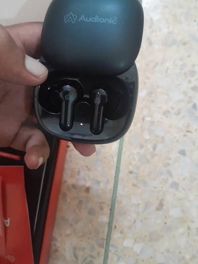 audionic Airbud 550 with new condition
