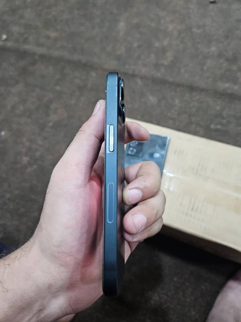 Apple iPhone 14 3