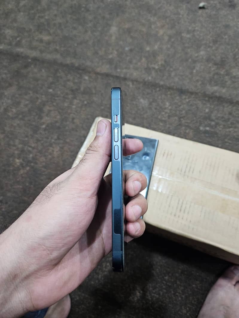 Apple iPhone 14 4