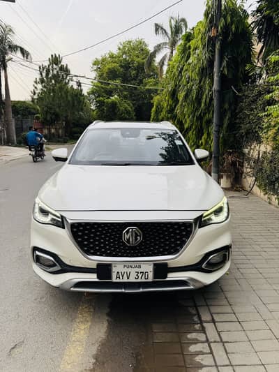 MG HS Trophy TURBO 2021/2022. Full option . brand New conditon