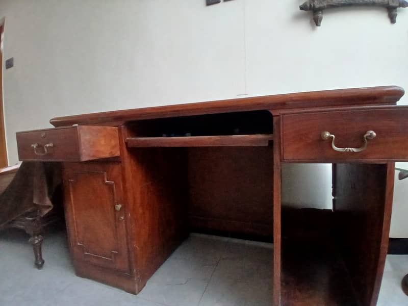 computer table n  small Glass table 2
