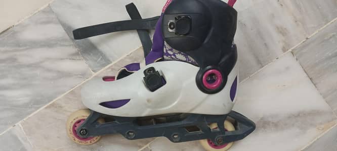 skating shoes for sale white color age (10-12 years old)