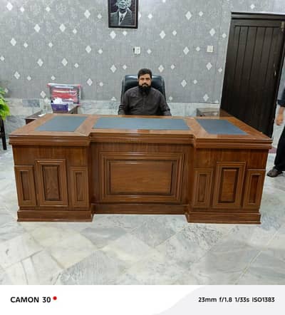 office tebl and chair
